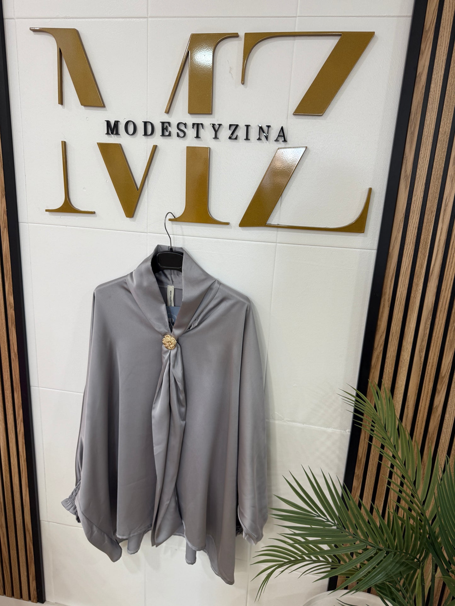 BLUSA BROCHE