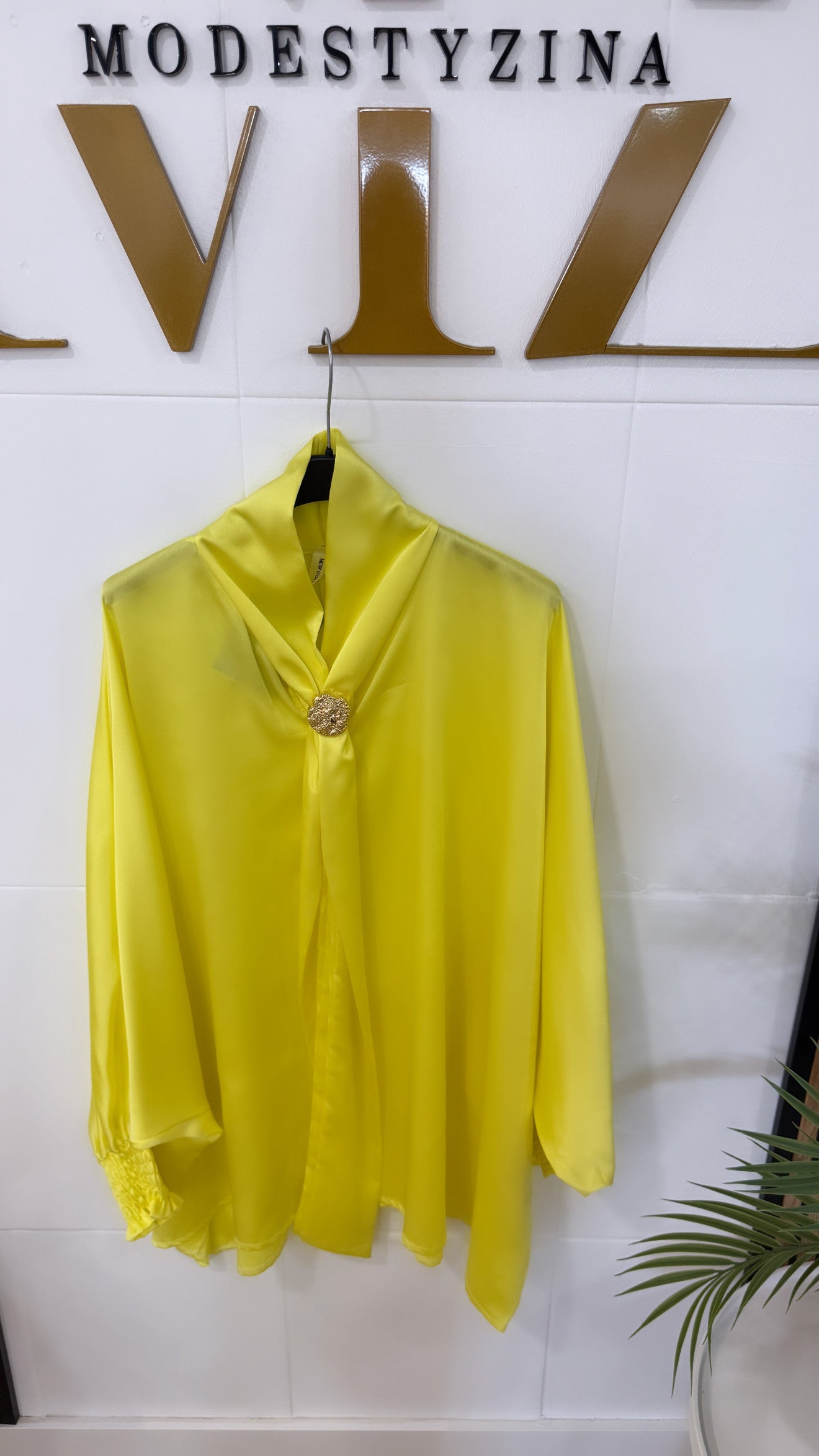 BLUSA BROCHE
