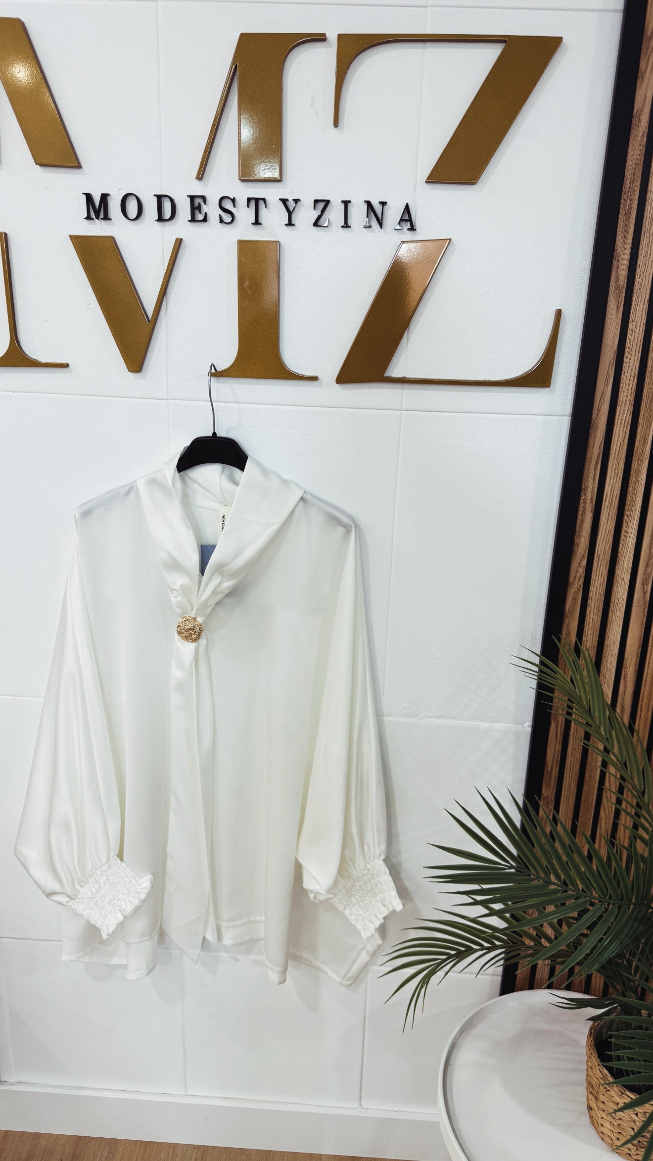 BLUSA BROCHE