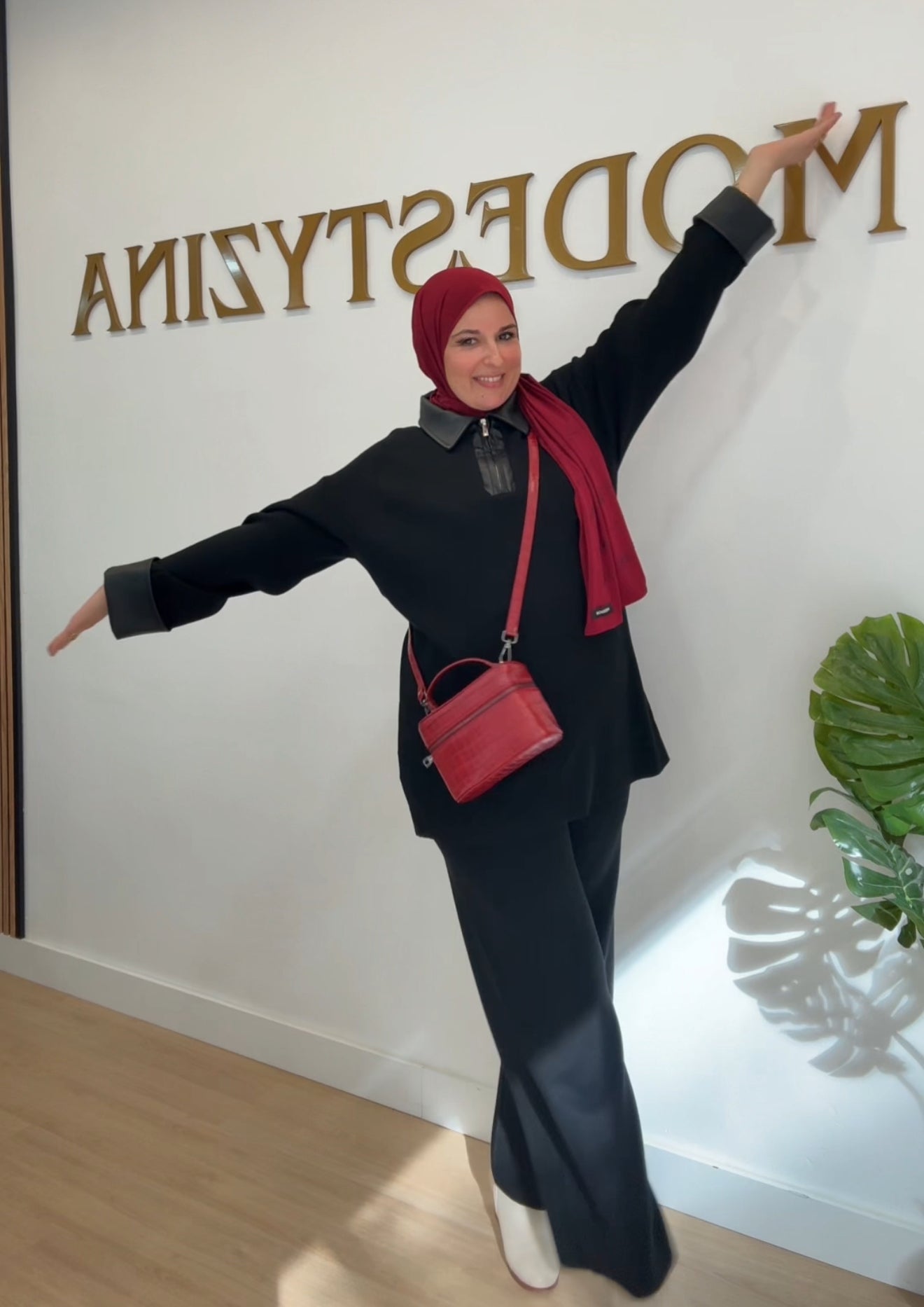 CONJUNTO CON DETALLES DE CUERO