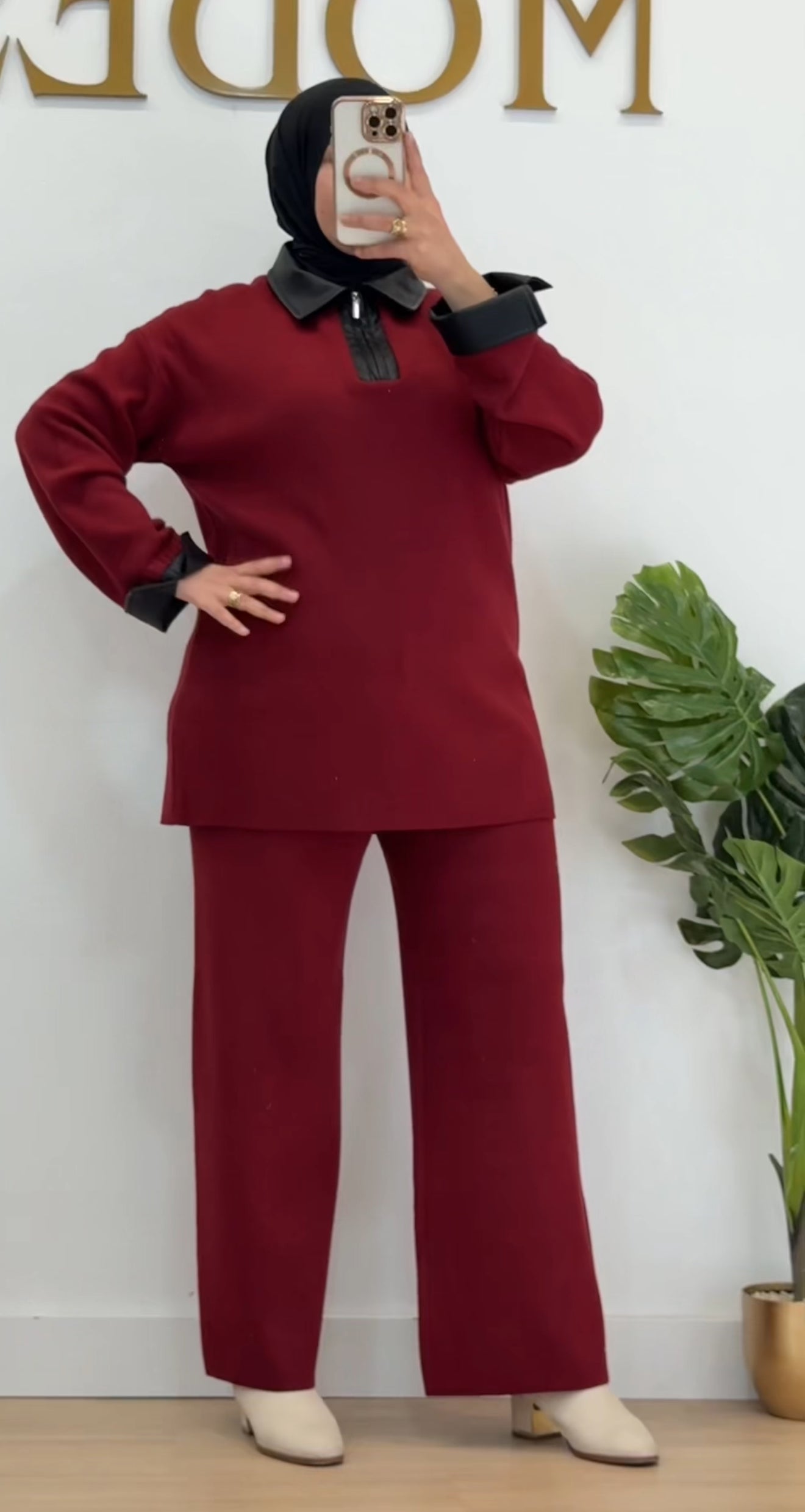 CONJUNTO CON DETALLES DE CUERO