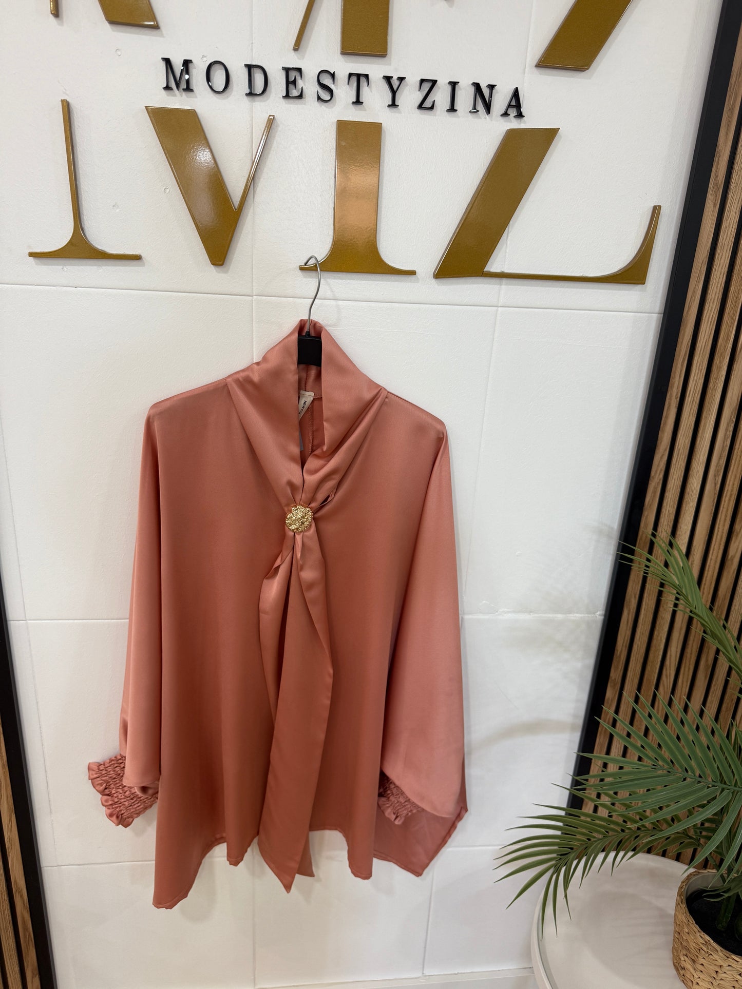 BLUSA BROCHE