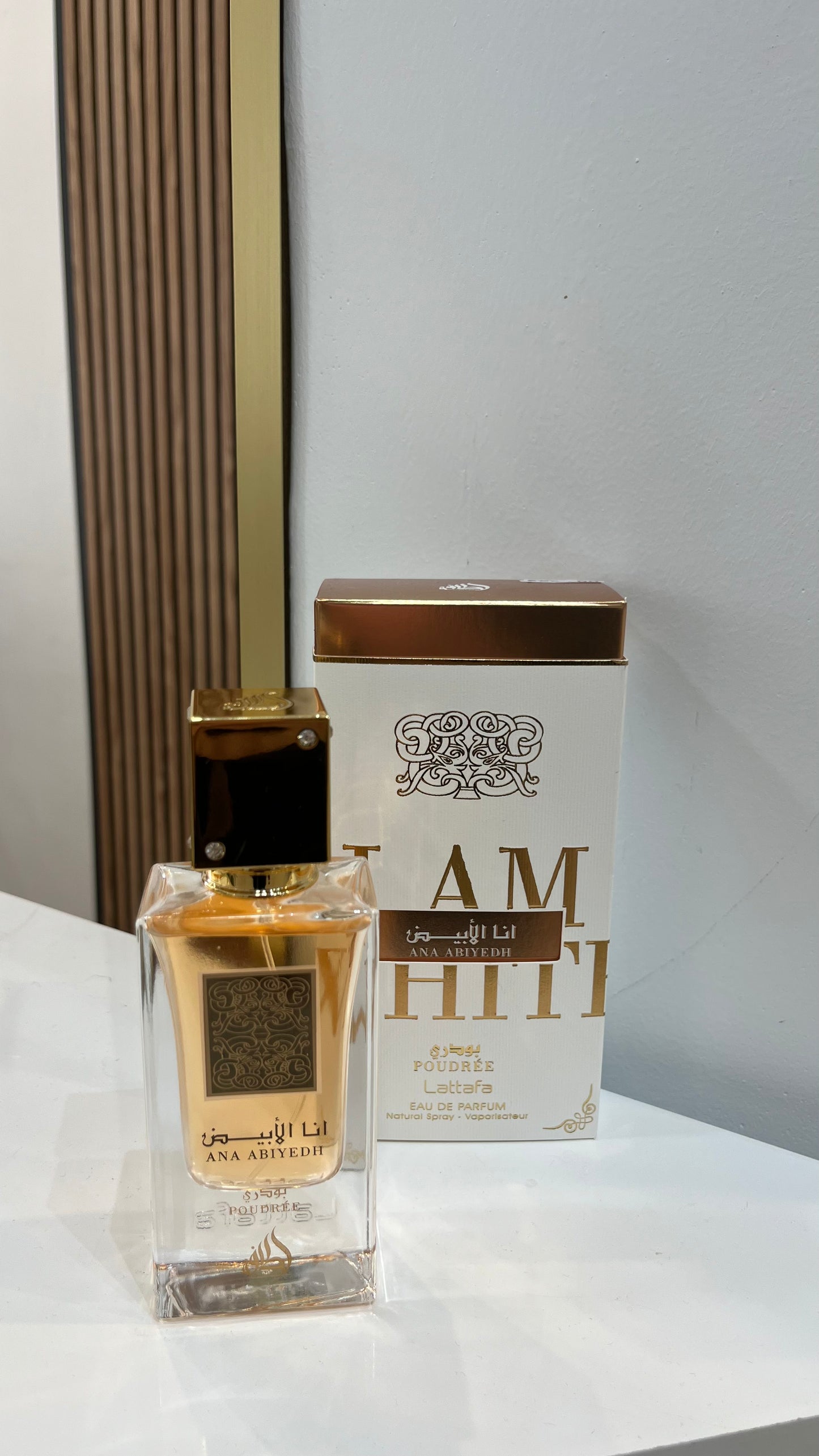 ANA ABIYEDH POUDRÉE (I AM WHITE)