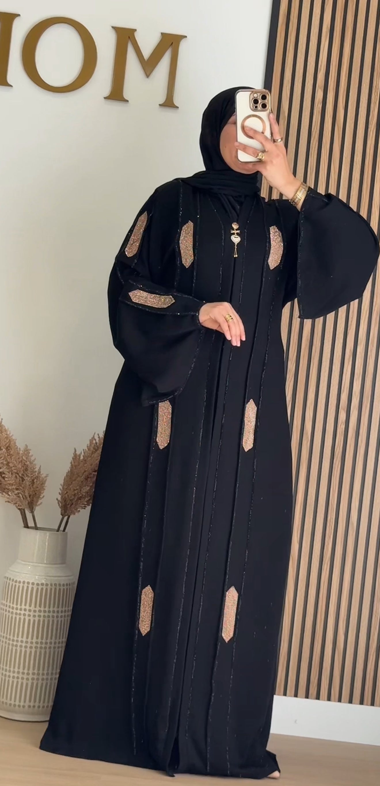 ABAYA MANAL
