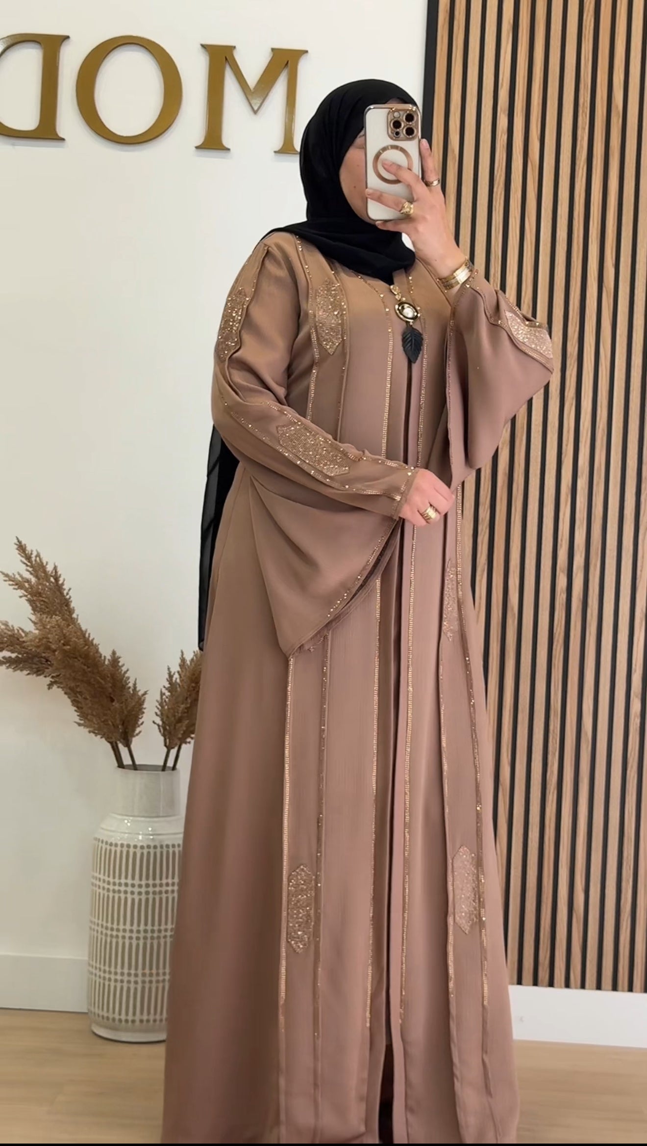 ABAYA MANAL
