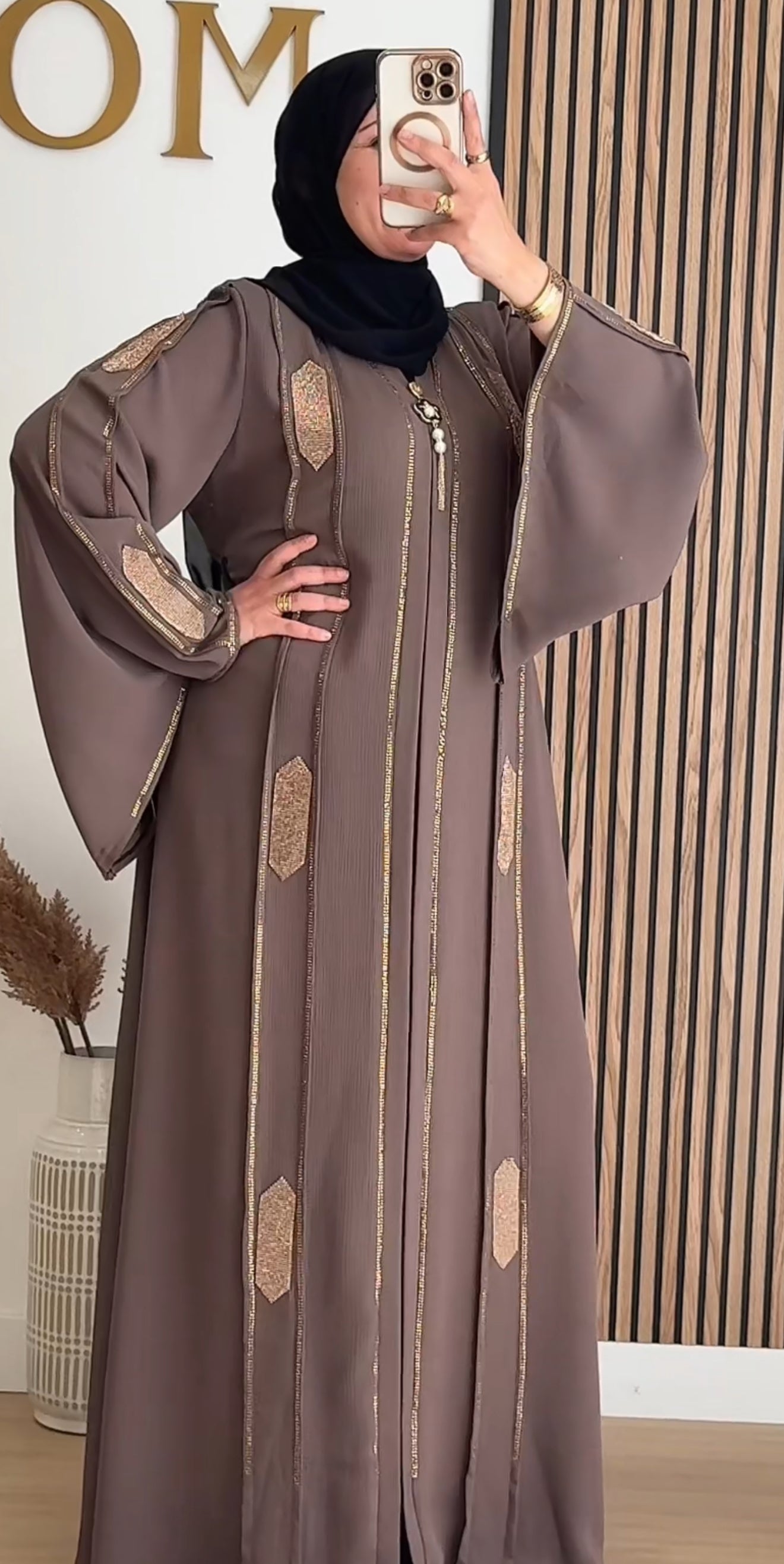 ABAYA MANAL